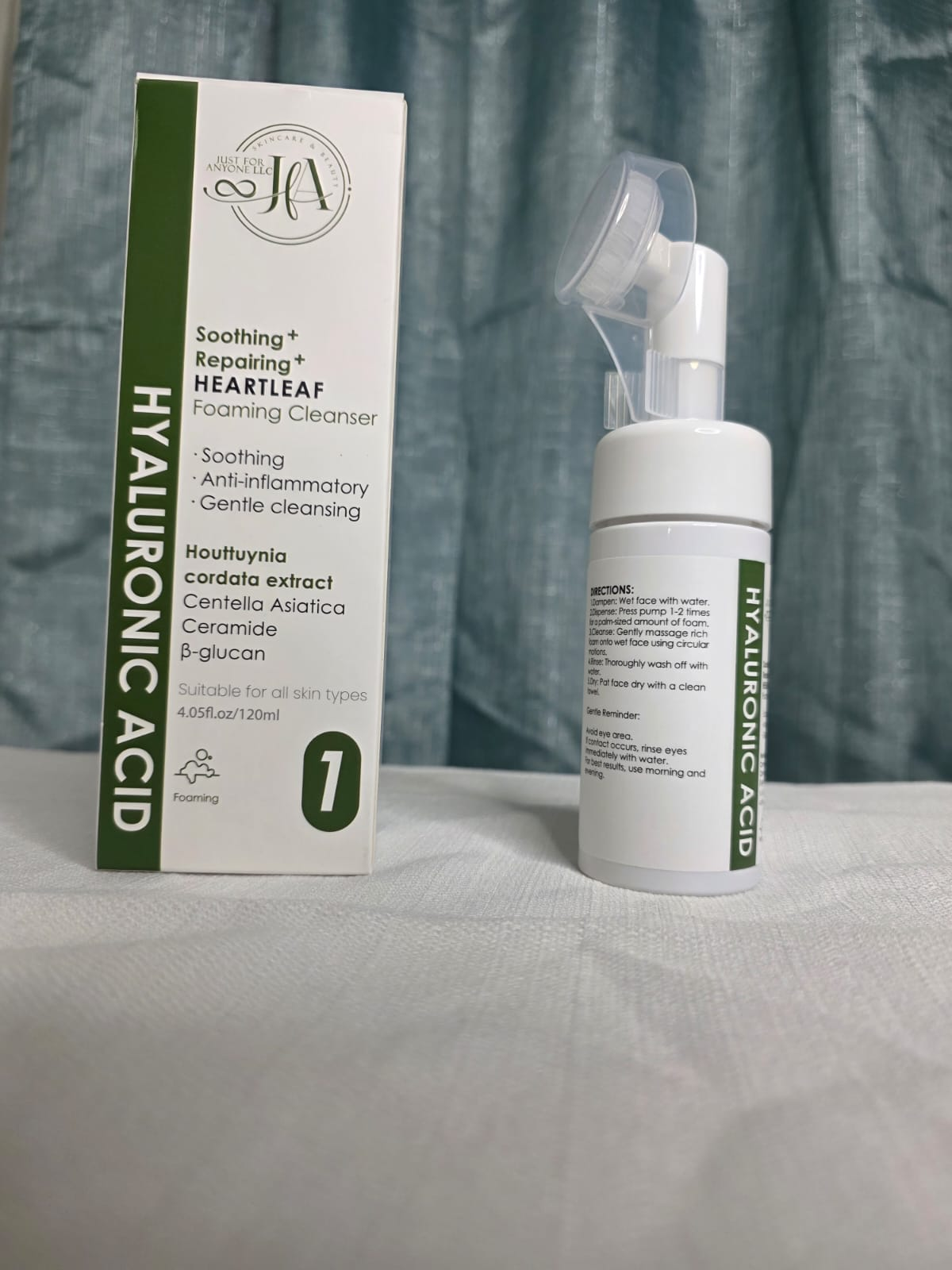 Ceramide & Centella Asíatica Face Cleanser.