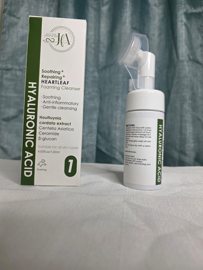 Ceramide & Centella Asíatica Face Cleanser.