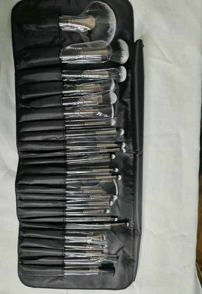 Juego de 24 brochas de maquillaje profesionales.